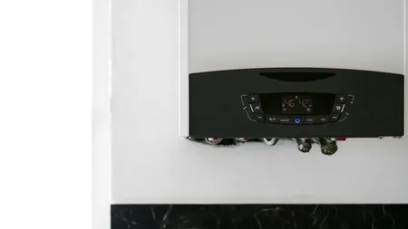 Proprietarii sunt îndemnați să verifice centrala termică dacă prezintă aceste 7 semne „costisitoare” pentru facturi. La ce să fii atent