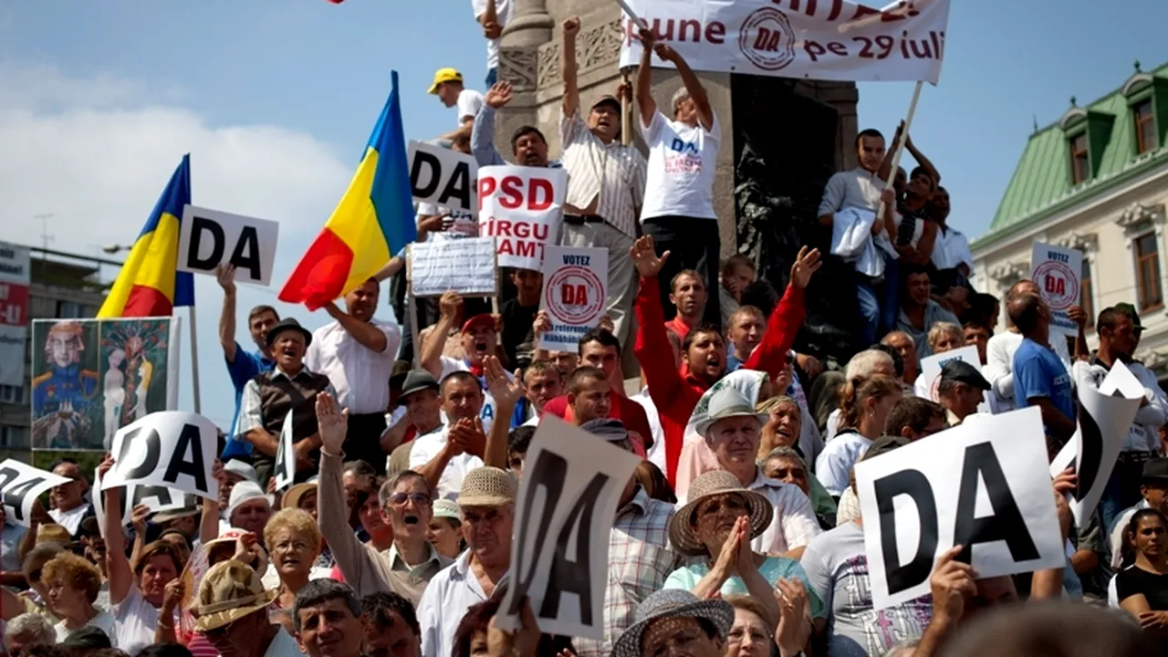 Câți români vor veni la vot la referendum. Calculele lui Viorel Hrebenciuc și Relu Fenechiu