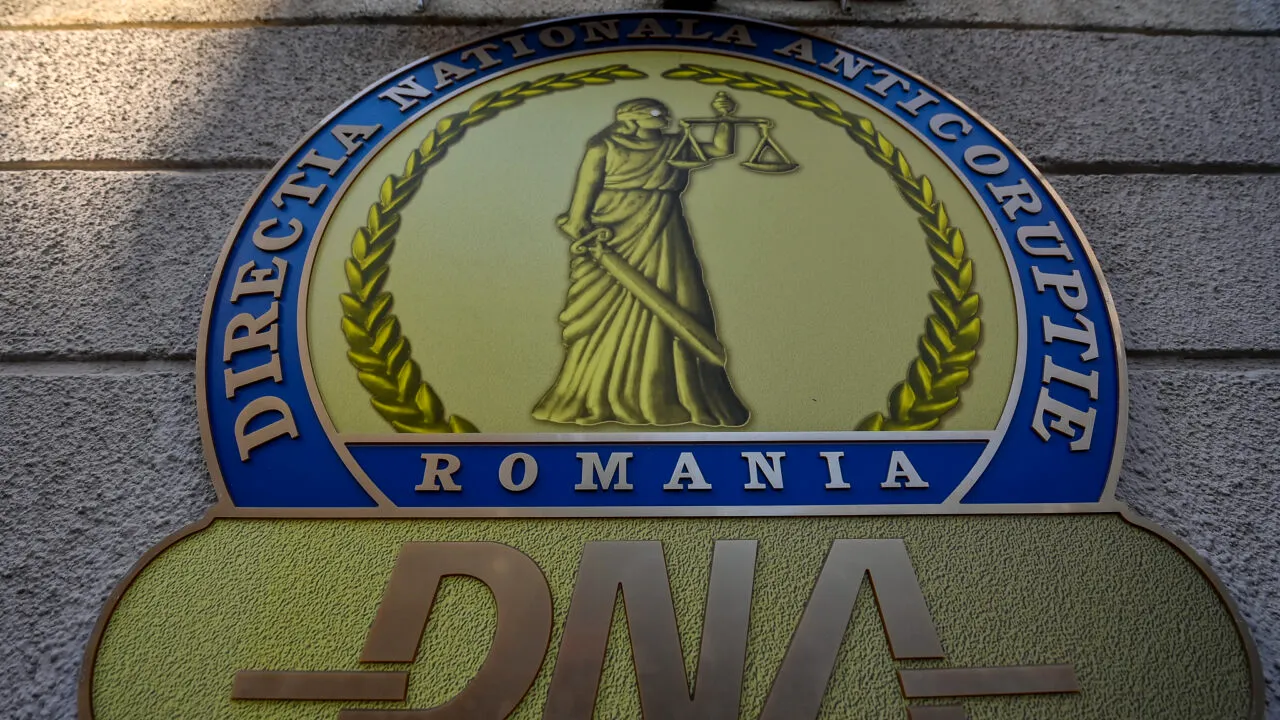 Patru persoane, reținute de DNA într-un dosar privind presupusa fraudare a unor examene la Universitatea Ovidius