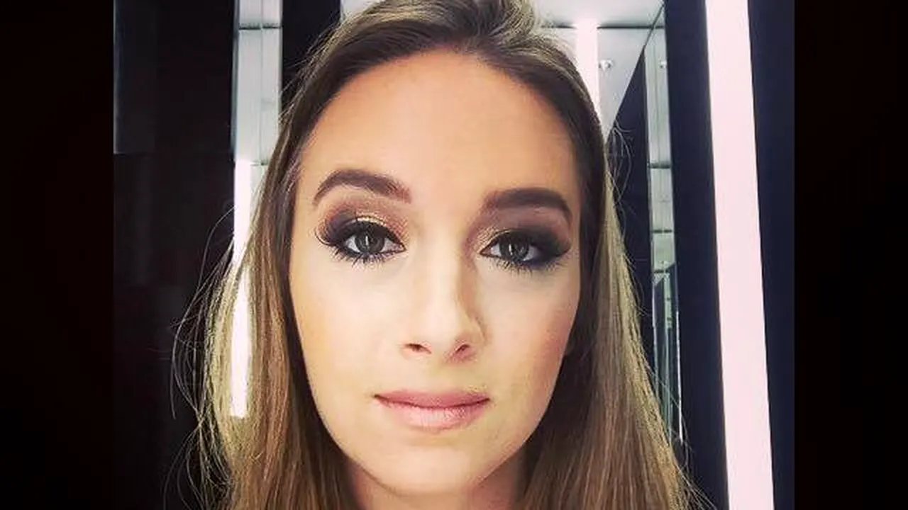 Tânăra din imagine a uimit întreaga planetă cu ceea ce face în a 38-a săptămână de sarcină. Imagini incredibile