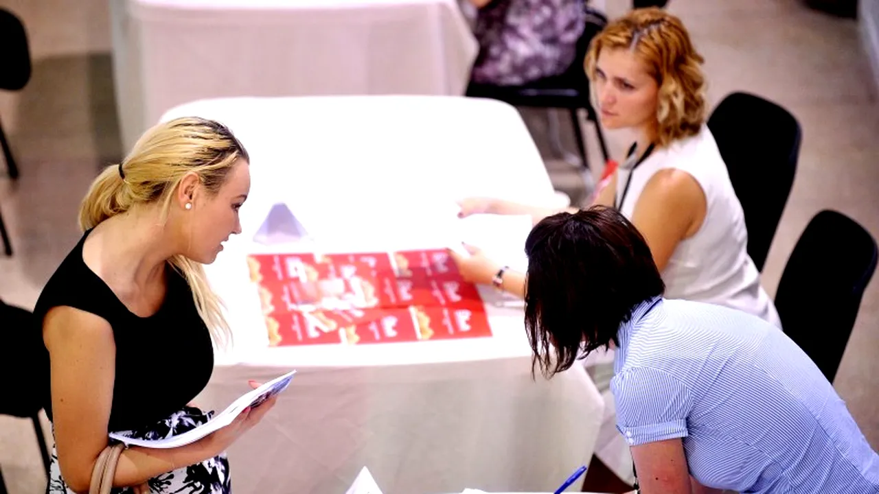 Teodorovici vrea ca profesorii implicați în programe POSDRU să fie plătți după norme europene