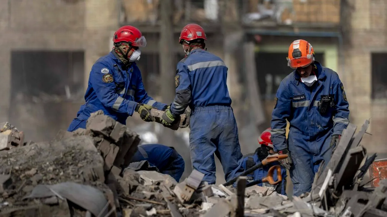 Volodimir Zelenski își scurtează călătoria oficială în Africa de Sud, după cel mai recent ATAC al Rusiei împotriva Kievului