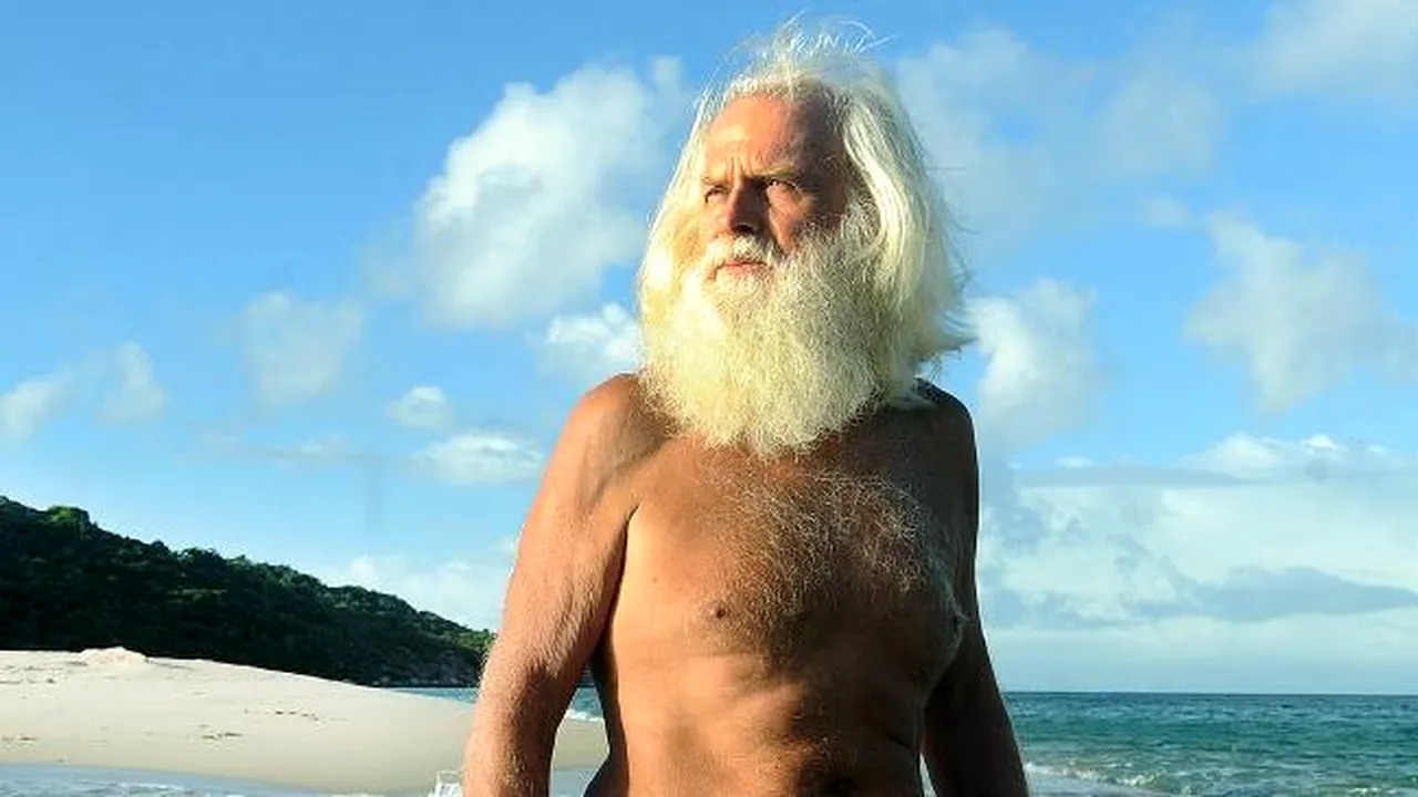 Un fost milionar trăiește, de 22 de ani, pe o insulă izolată. S-a mutat acolo după ce a pierdut totul și soția l-a părăsit