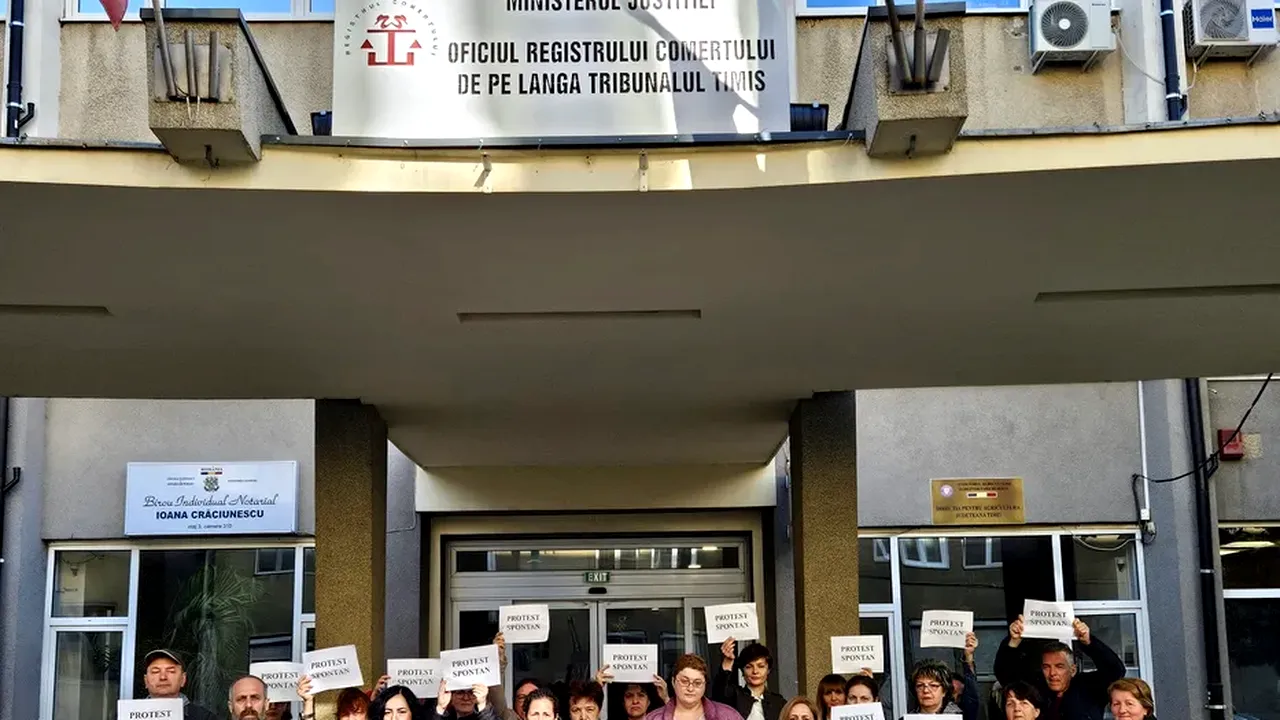 A doua zi consecutivă de PROTEST la Registrul Comerțului/Ce fel de sporuri cer angajații să li se acorde