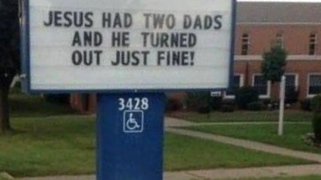 Mesajul din fața unei biserici, devenit viral peste noapte