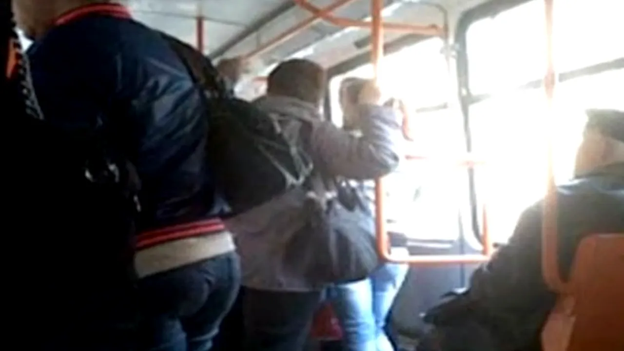 Doi controlori au prins un bărbat fără bilet. Când au scos chitanțierul, el a scos spray-ul paralizant și aparatul de electroșocuri