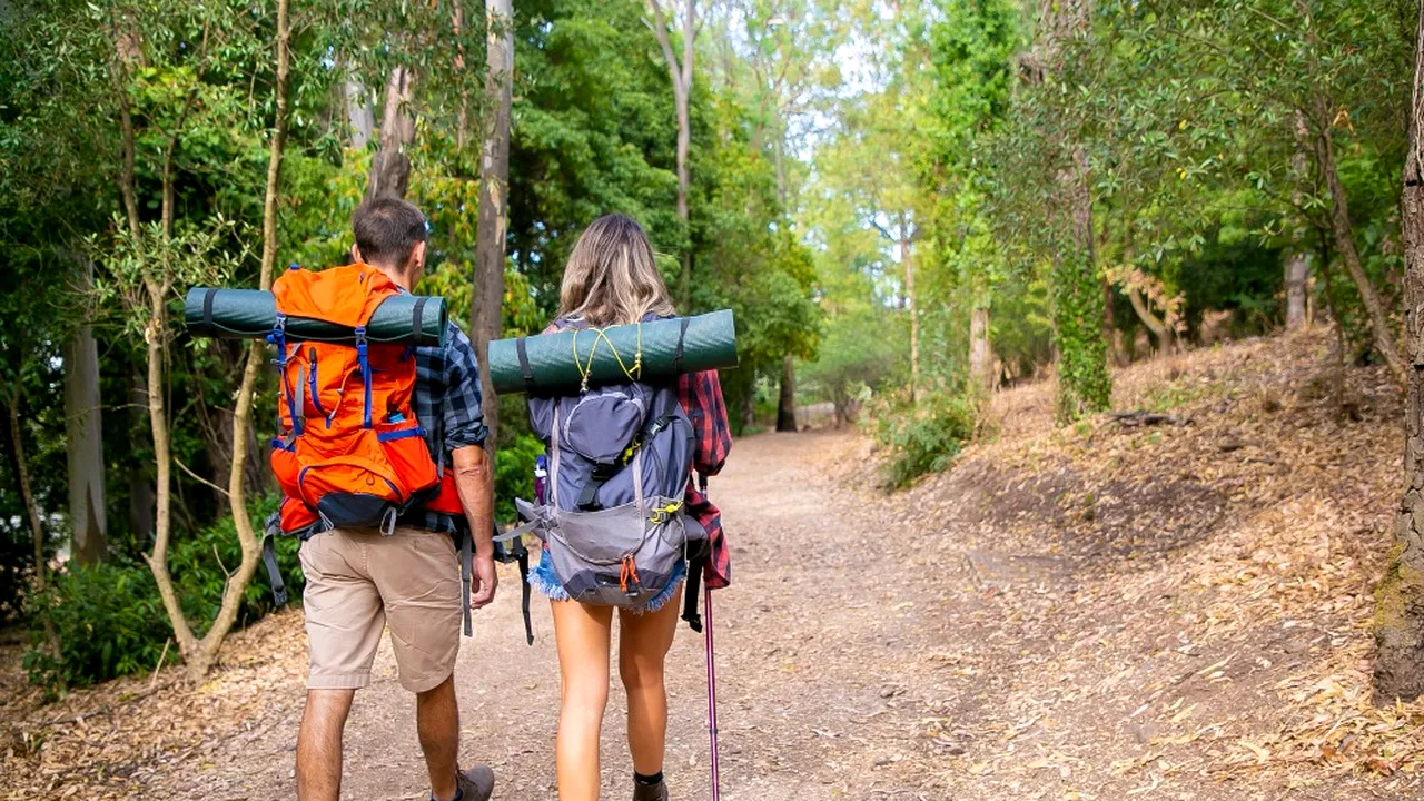 5 locuri mai puțin știute pentru DRUMEȚII spectaculoase în România vara (P)