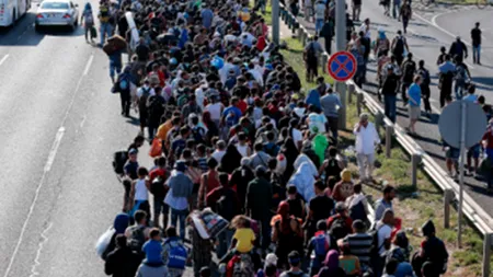 Un mort și doi răniți după ce o mașină a lovit un grup de imigranți, în sudul Ungariei