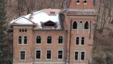 INEDIT. Cum arată castelul din România scos la licitație pentru 275.000 de euro. Nu este singurul care poate fi cumpărat!