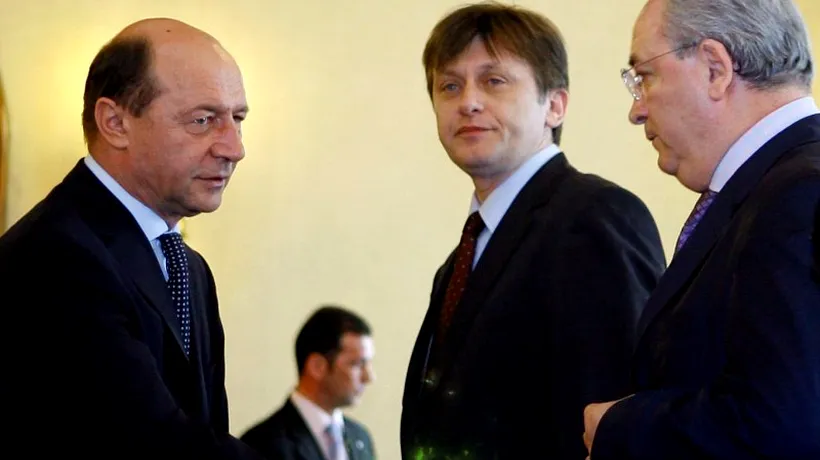 Puiu Hașotti a fost investit în funcția de ministru al Culturii. Băsescu: Acest guvern trece printr-o situație dificilă. România nu-i pe roze