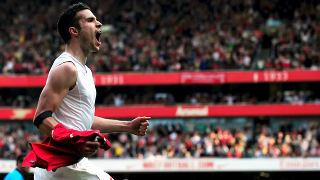 Van Persie s-a accidentat la meciul cu QPR ciocnindu-se de un cameraman