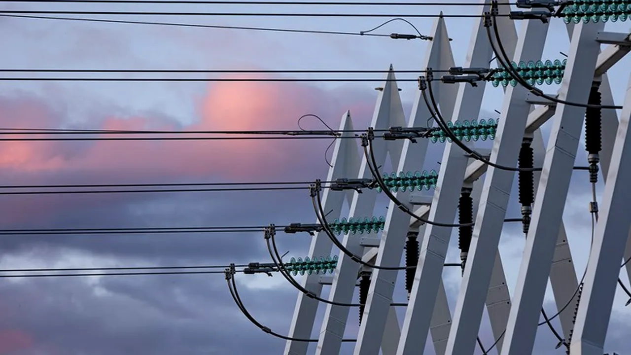 Rușii au oprit exportul de electricitate spre Finlanda, după ce statul nordic și-a exprimat intenția de a adera la NATO. Cum se descurcă locuitorii