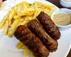 Începând de mâine (1 august 2025), ieșirile la restaurant vor deveni mai SCUMPE. Cât va costa o porție de cartofi prăjiți și trei mici