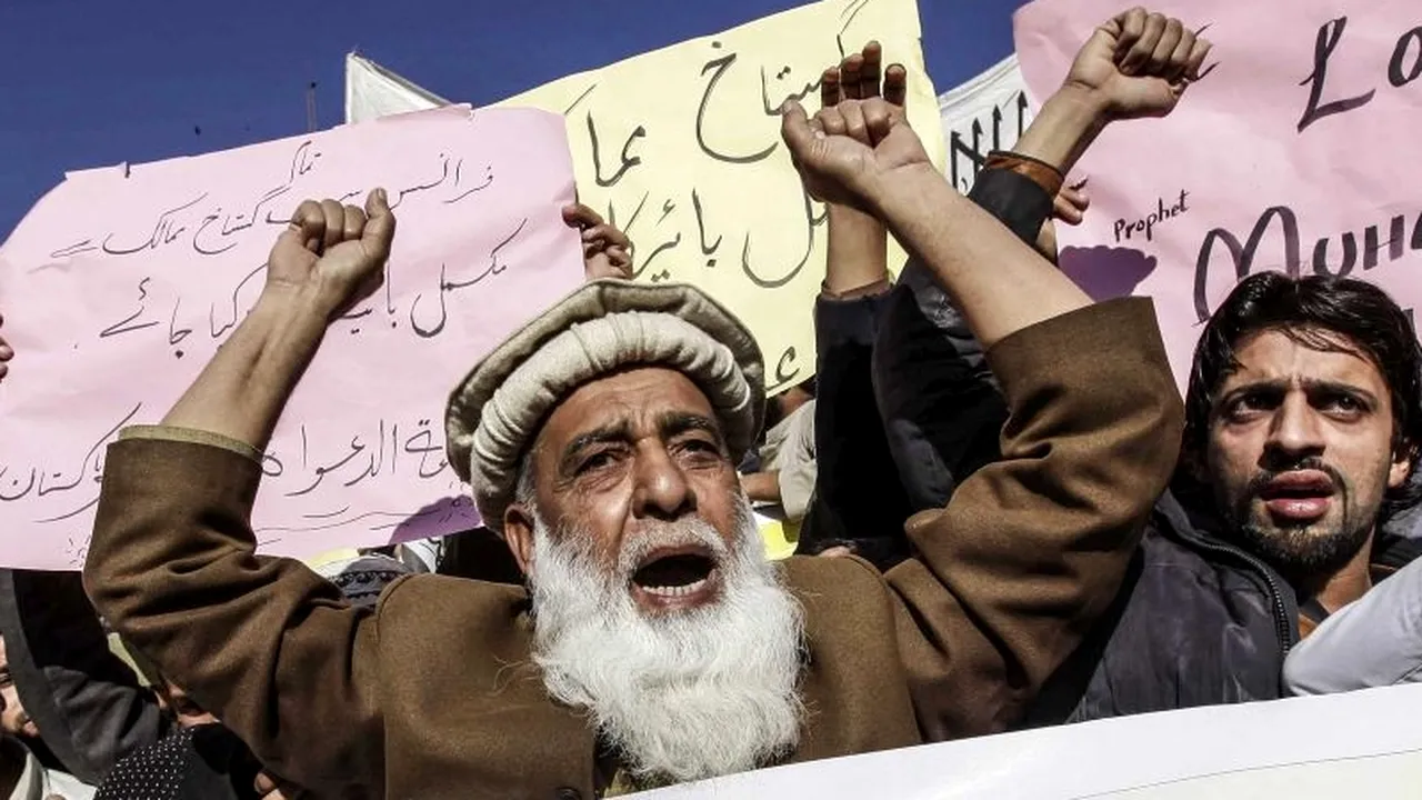 Manifestațiile împotriva revistei de caricaturi Charlie Hebdo continuă în Pakistan