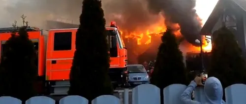 VIDEO. Incendiu puternic la un hotel din Brașov, situat între două benzinării. Pericol de explozie