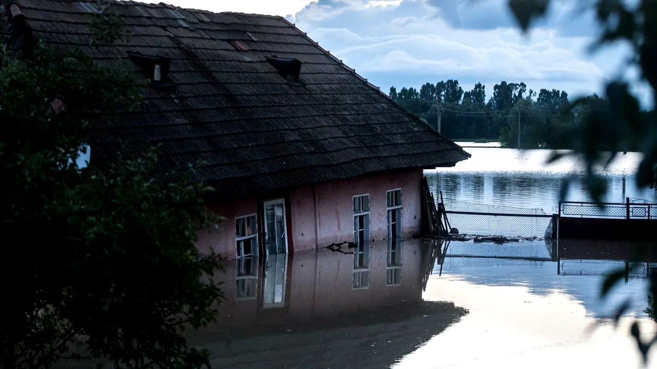 Cod portocaliu de inundații pe râuri din 9 județe