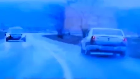 Urmărire în brazdă. O tânără fără permis a furat o mașină și carburant și a rulat șerpuit între Brașov și Bran