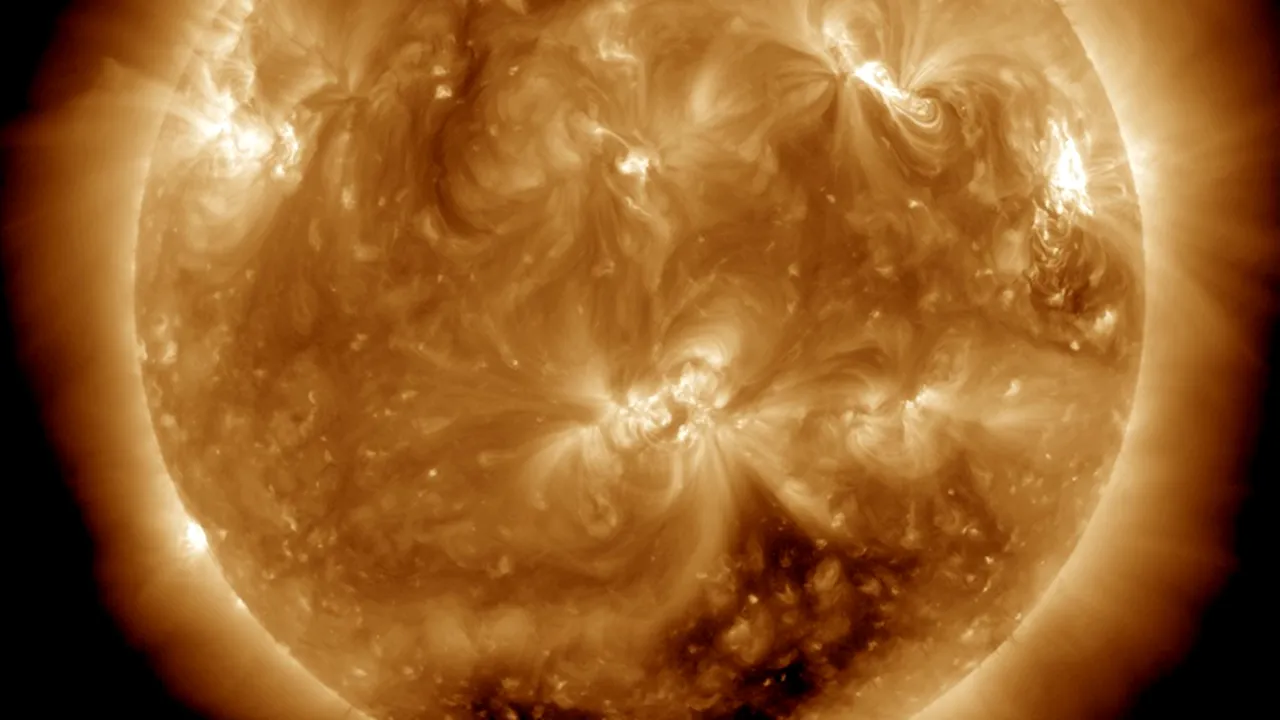 FURTUNĂ MAGNETICĂ pe Pâmânt, provocată de două erupții solare puternice
