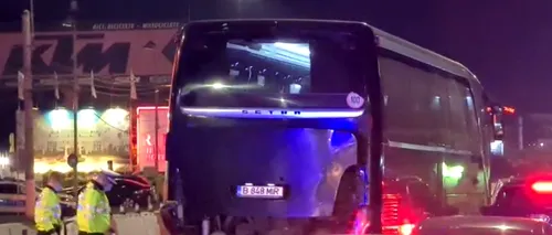 Accident în apropiere de Aeroportul Otopeni. O mașină a intrat într-un autocar (VIDEO)