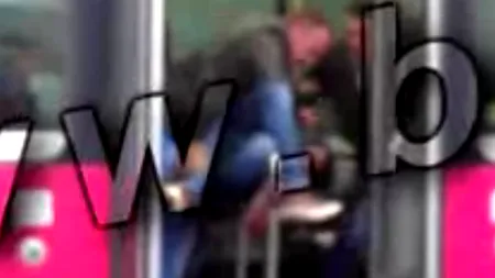 Se întâmplă în România: călător prins fără bilet la Iași, BĂTUT DE CONTROLORI. VIDEO