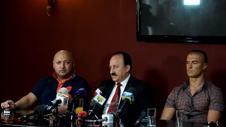 Cristescu, angajații clubului și suporterii rapidiști au deszăpezit terenul de pe Giulești