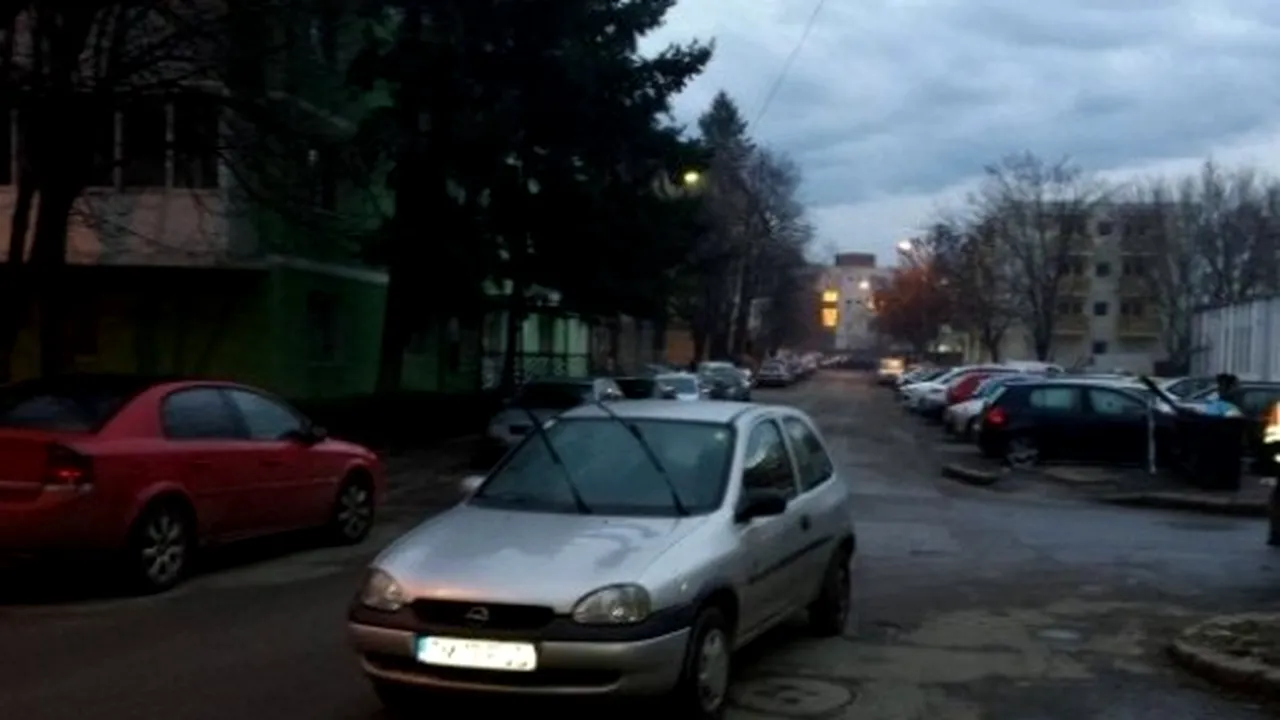 O șoferiță din Timișoara a parcat în mijlocul străzii și a blocat toate ambulanțele