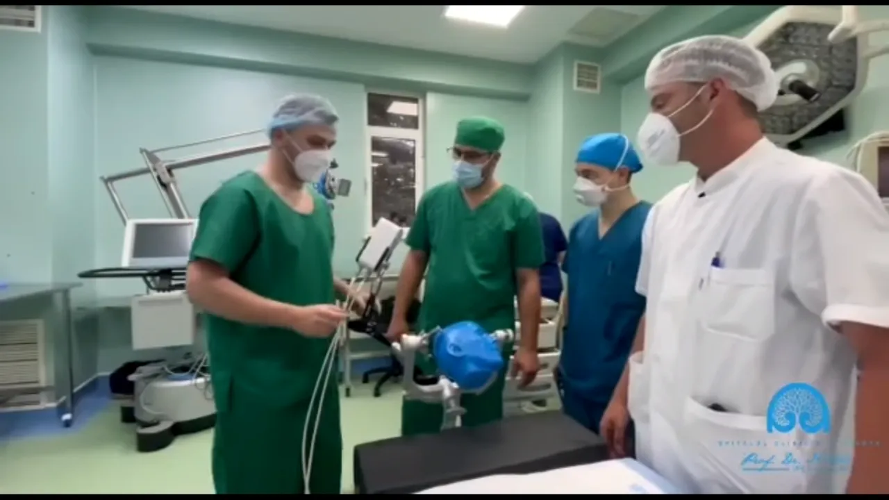 Robot de chirurgie craniană, în premieră la un spital din Iași: ”Creşte siguranţa, scurtează durata de spitalizare şi reduce complicaţiile pacienţilor”