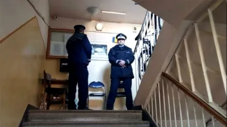 Un hoț din Cluj-Napoca a fost prins după 2 zile, din cauza tricoului pe care-l purta. Cum s-a dat de gol, după ce furase 8 sticle de alcool