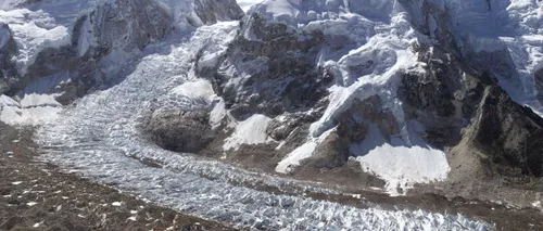Fotografia de 2 MILIARDE DE PIXELI cu vârful Everest