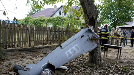 Fragmente dintr-o dronă au fost găsite în curtea unei locuințe din Vrancea. Aparatul s-a rupt în două