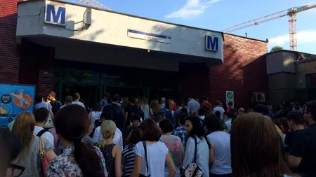 Coadă până în stradă, la stația de metrou Pipera, după modernizarea sistemului de acces