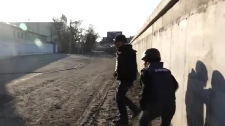 VIDEO| Momentul în care doi jurnaliști britanici sunt atacați de ruși: „Gloanțele veneau spre noi în cascadă”