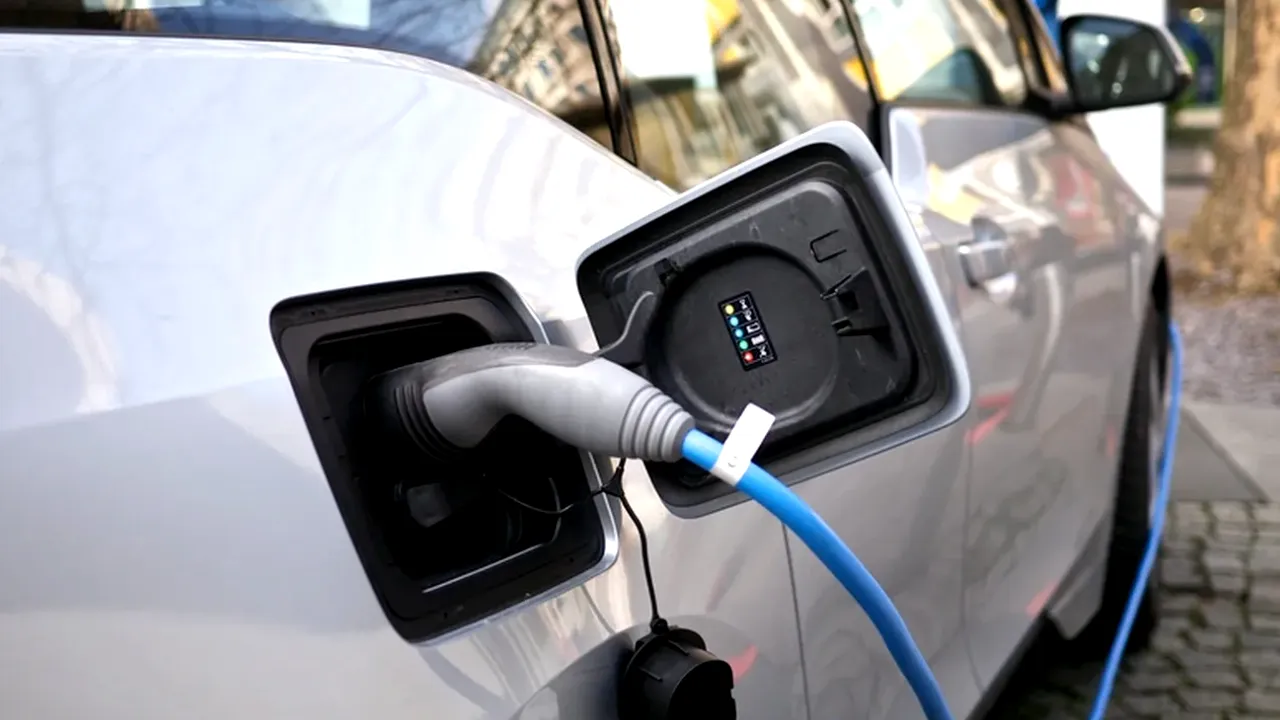 Europa, pas înapoi în „războiul” cu China pe piața bateriilor pentru mașinile electrice. Un producător suedez a inițiat procedura de FALIMENT