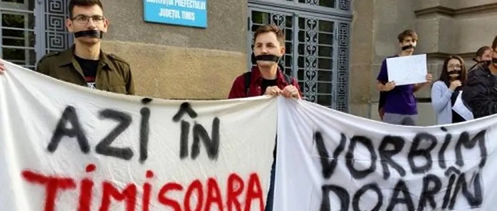 Studenții timișoreni au ocupat noaptea trecută un amfiteatru: protestul continuă în această dimineață. Rectorul Universității de Vest susține demersul tinerilor