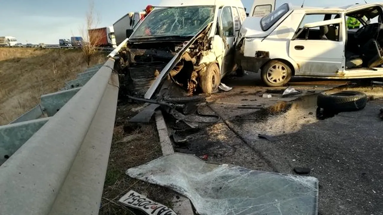 Accident rutier în care a fost implicată o mașină de Poliție: Doi agenți și un câine polițist au ajuns la spital