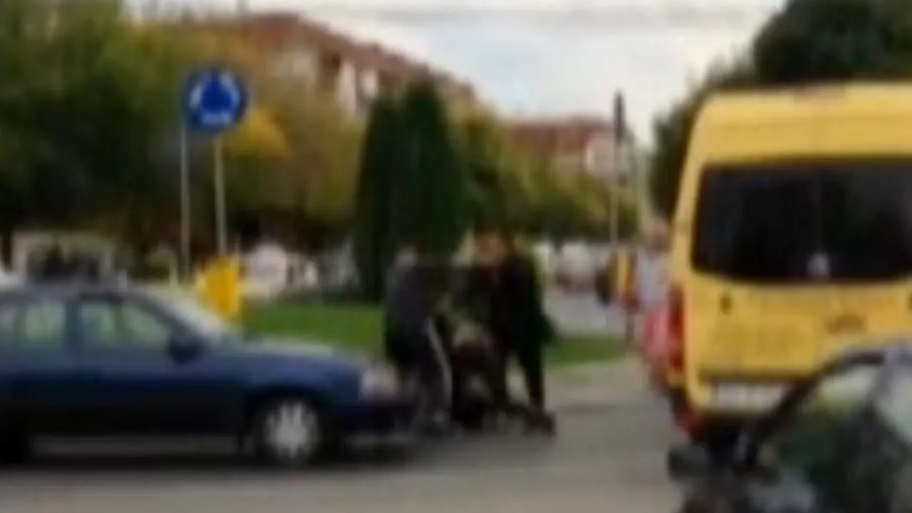 După o șicanare în trafic, patru bărbați au coborât din mașini și s-au luat la bătaie într-un sens giratoriu din Craiova