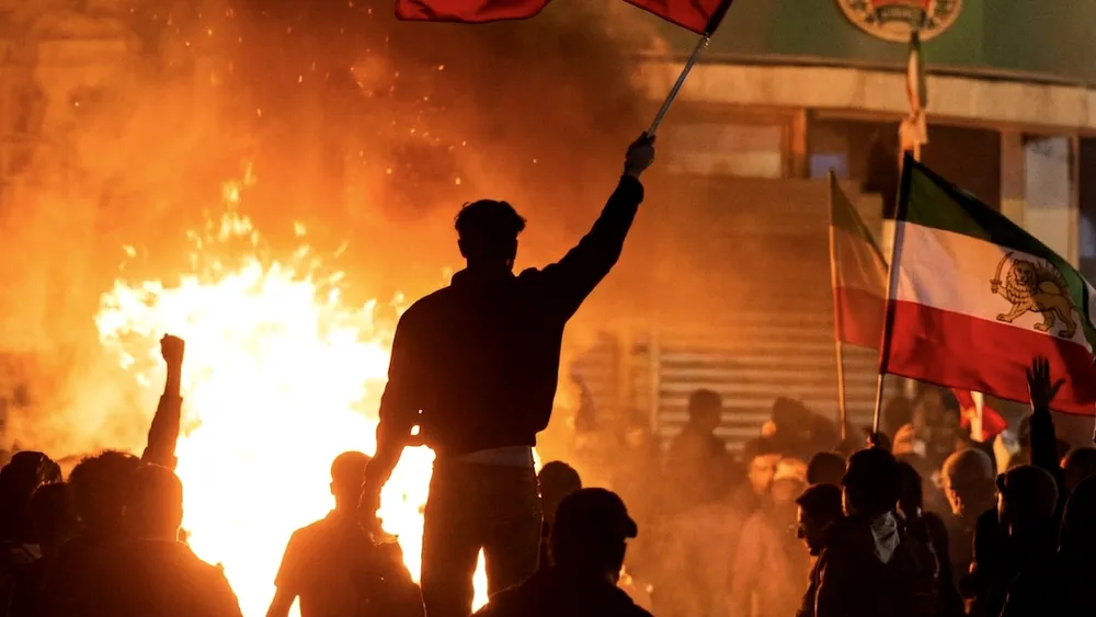 Iranul și-a redeschis spațiul aerian. NBC: Trump vrea o acțiune rapidă și decisivă care să prăbușească regimul. Echipa de securitate a SUA nu a putut garanta dărâmarea administrației de la Teheran. Nu a fost luată nicio decizie