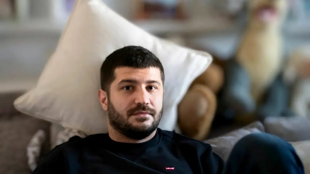 ”Justițiarul de Berceni”, dus pe capota mașinii 1,6 km, în urma unui conflict. Șoferul, arestat preventiv și acuzat de TENTATIVĂ DE OMOR