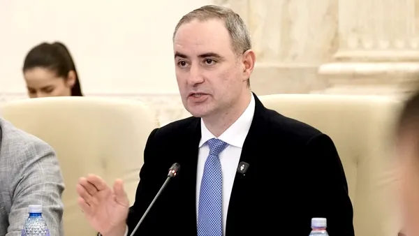 Alexandru Nazare avertizează că prelungirea crizei poate afecta echilibrul financiar al României. Miza, cheltuielile bugetare fără acoperire