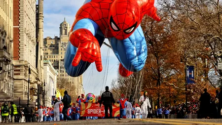 Paradă spectaculoasă la New York de Ziua Recunoștinței. Baloane uriașe și care alegorice au inundat străzile din Manhattan. Cum au sărbătorit celebritățile