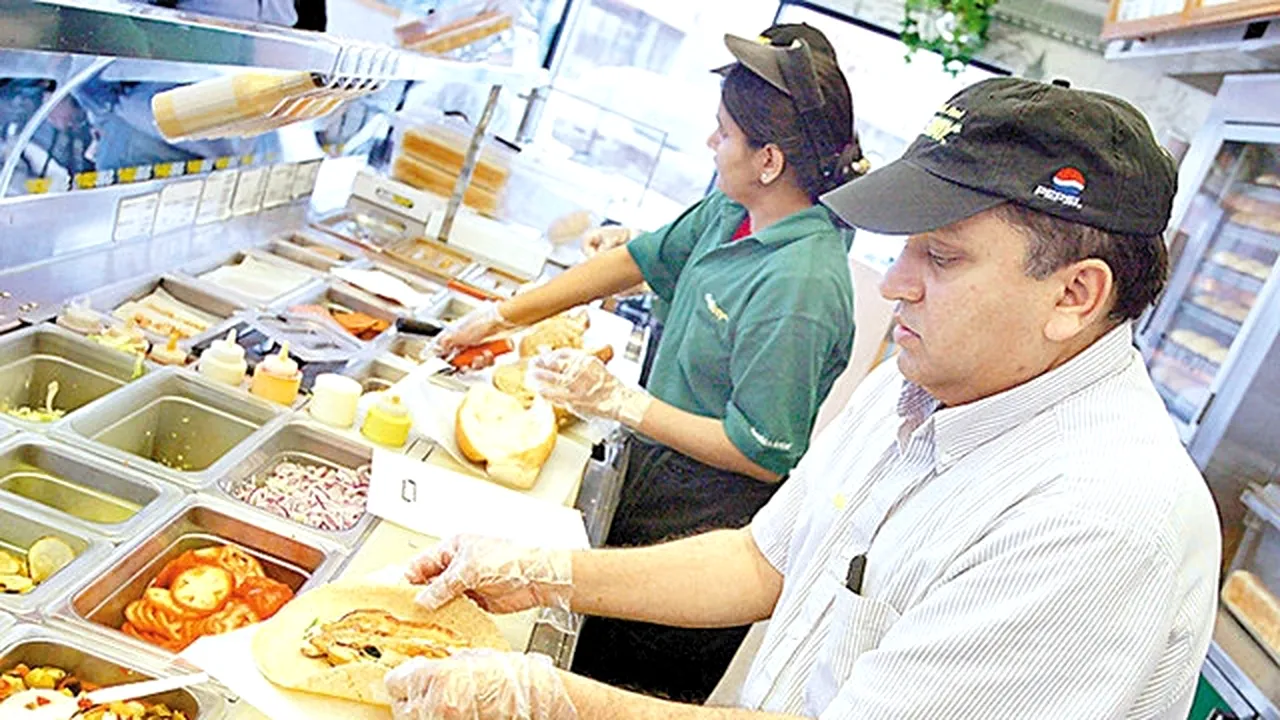 Cel mai larg lanț de restaurante din lume a închis peste 900 de locații în 2017: „Brandul este obosit. Chiar și angajații arată obosiți