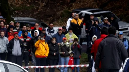 Arbitru rănit la raliu de o mașină ieșită în decor după ce pilotul a pierdut controlul volanului