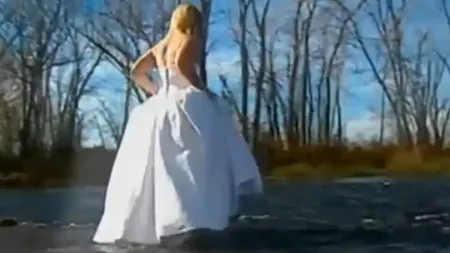 VIDEO - O mireasă din Canada a murit înecată în timpul unei ședințe foto