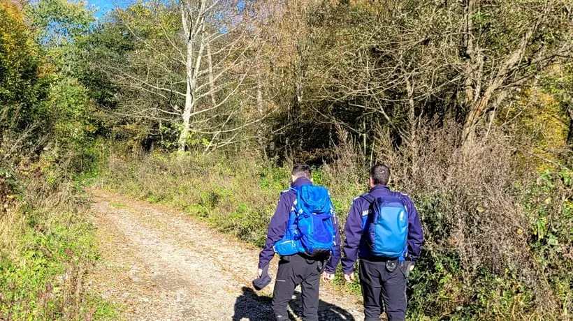 Cinci tineri s-au rătăcit pe munte, în județul Caraș-Severin. Jandarmii i-au căutat peste trei ore