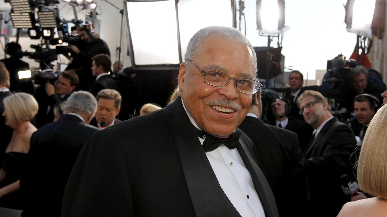 „Star Wars”: Actorul James Earl Jones, vocea din spatele legendarului personaj Darth Vader, a decis să renunţe la acest rol