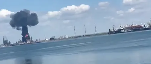 VIDEO | Momentul exploziei de la rafinăria Petromidia, surprins de un turist. Filma un delfin când s-a produs deflagrația