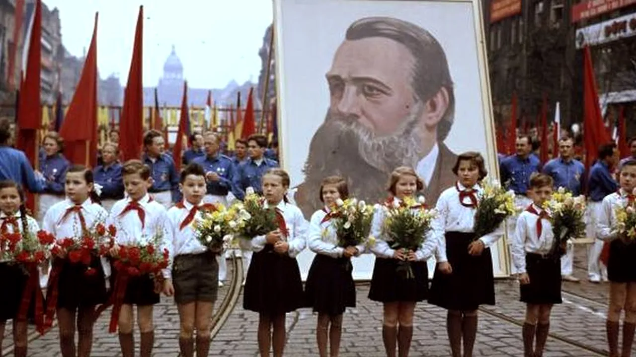 ZIUA MUNCII 1 MAI 2012. Cum s-a sărbătorit Ziua Internațională a Muncii în lume, de-a lungul vremii. GALERIE FOTO