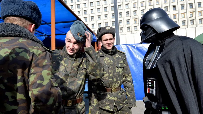 Darth Vader a vrut să voteze la alegerile din Ucraina. Ce s-a întâmplat când a ajuns la urne