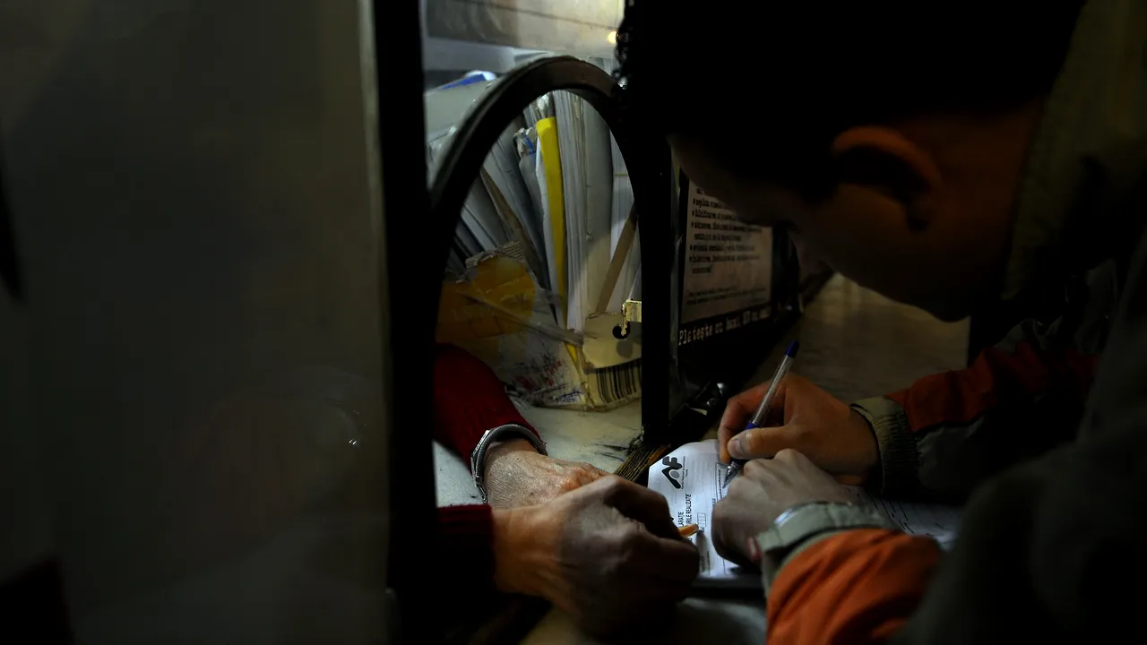 De ce se face intrarea în Spațiul Virtual al Fiscului tot pe la ghișeu, cu buletin și o copie în mână