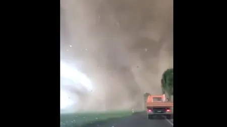 O tornadă uriașă a lovit în Germania. Cel puțin doi oameni sunt răniți. VIDEO INCREDIBIL